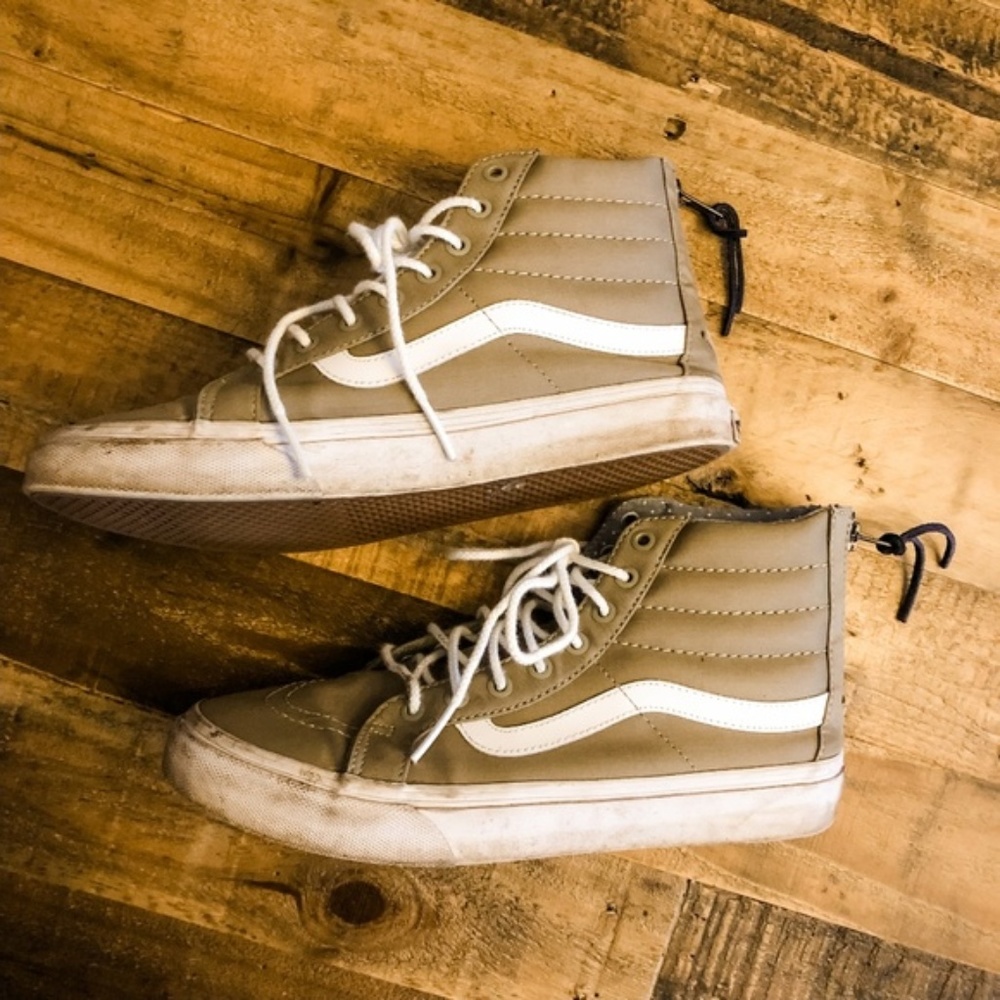 Super CUTE Vans High Tops with Zipper W9.5